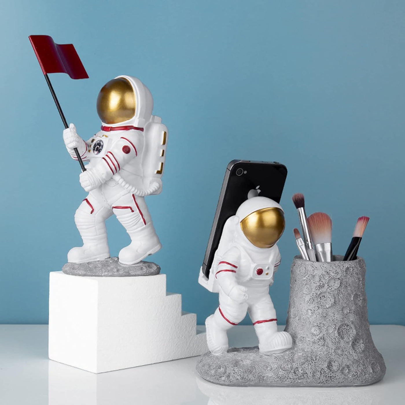 BUTILIVEEN Astronaut Pen Pencil Holder with Phone Stand / حامل أقلام بشكل رائد فضاء مع حامل هاتف